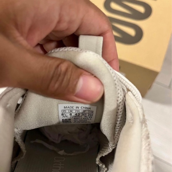 Yeezy 500 Sz 8.5 - Picture 3 of 8